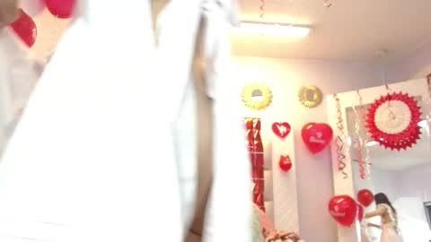 Snapshot of minene_mikami chatting on February 14, 2026, 12:35 pm minene_mikami online show from February 14, 2026, 12:35 pm