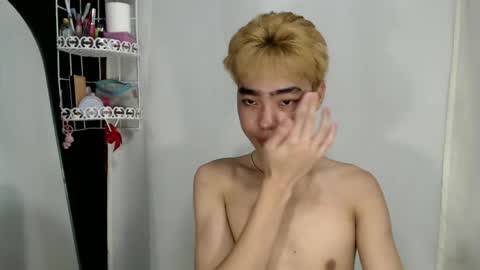 mingkla_man online show from May 3, 2026, 10:10 am