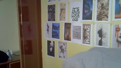 mini_karee online show from March 9, 2026, 4:11 pm