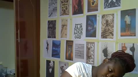 mini_karee online show from March 24, 2026, 8:03 pm