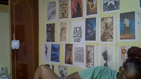 mini_karee online show from March 29, 2026, 8:47 am