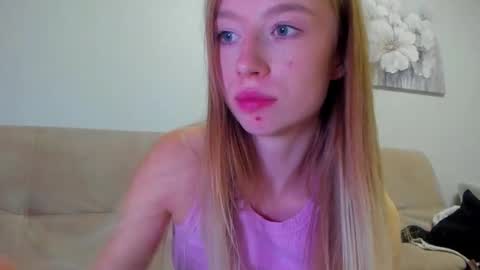 Snapshot of minidiva_ chatting on October 20, 2025, 7:47 pm Amelia online show from October 20, 2025, 7:47 pm