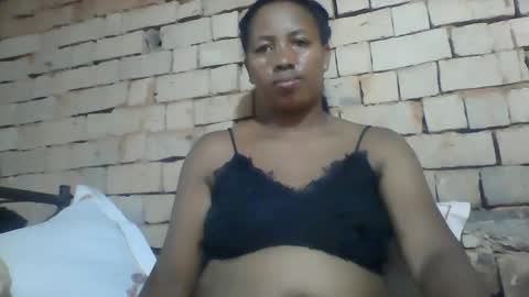 Snapshot of minie4tina chatting on January 1, 2025, 10:32 am Minie4Tina online show from January 1, 2025, 10:32 am