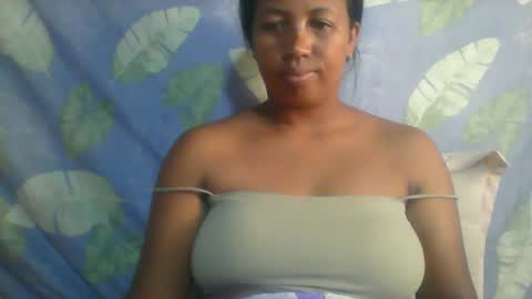 Snapshot of minie4tina chatting on February 6, 2025, 7:13 am Minie4Tina online show from February 6, 2025, 7:13 am