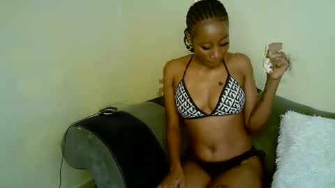 minieme001 online show from February 21, 2026, 11:11 am