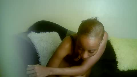 minieme001 online show from March 25, 2026, 4:57 pm