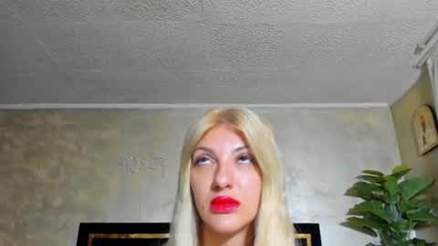 Snapshot of minihoty chatting on June 24, 2026, 4:11 am minihoty online show from June 24, 2026, 4:11 am
