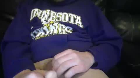 Snapshot of minnesotaguy2525 chatting on January 28, 2025, 2:32 am Minnesota Guy online show from January 28, 2025, 2:32 am