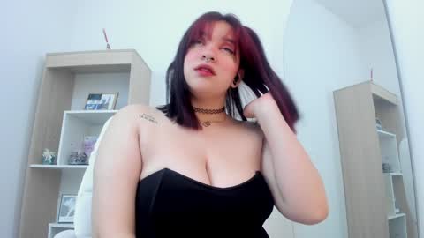 Snapshot of minniee_n chatting on December 27, 2024, 11:39 am MINNI online show from December 27, 2024, 11:39 am