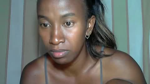 minouch211907 online show from December 30, 2024, 6:27 pm