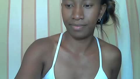 minouch211907 online show from January 4, 2025, 10:49 am