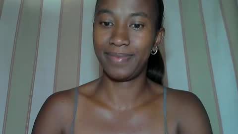 minouch211907 online show from January 10, 2025, 2:57 am