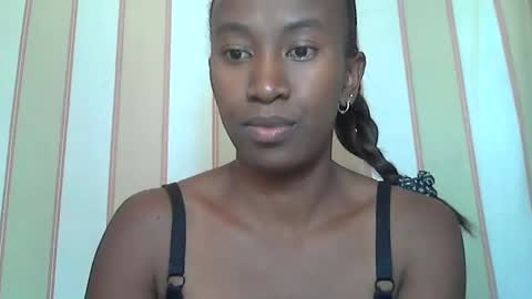 minouch211907 online show from January 15, 2025, 12:15 pm