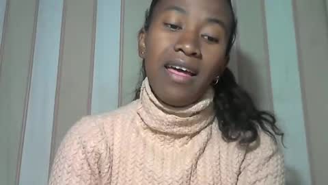 minouch211907 online show from September 12, 2025, 3:50 am