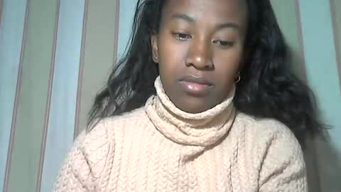 minouch211907 online show from September 12, 2025, 10:32 pm