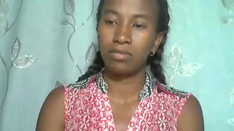 Snapshot of minouch211907 chatting on February 26, 2026, 5:28 am minouch211907 online show from February 26, 2026, 5:28 am