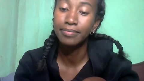 minouch211907 online show from April 28, 2026, 2:27 am