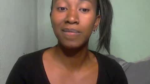 minouch211907 online show from May 7, 2026, 1:11 am