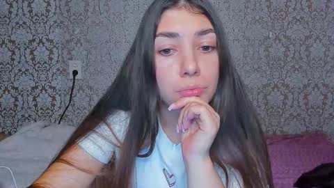 Snapshot of mira_bloempje chatting on December 4, 2025, 9:01 pm Mira online show from December 4, 2025, 9:01 pm