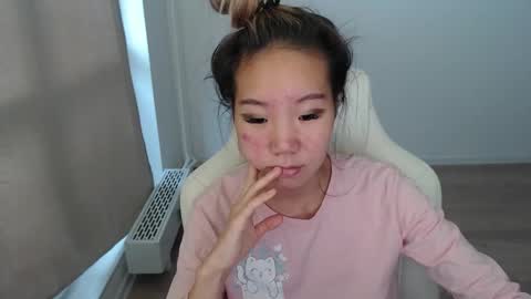 mira_g online show from October 27, 2025, 8:51 am