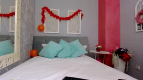 Snapshot of mira_glow chatting on November 19, 2025, 5:51 am Mira online show from November 19, 2025, 5:51 am