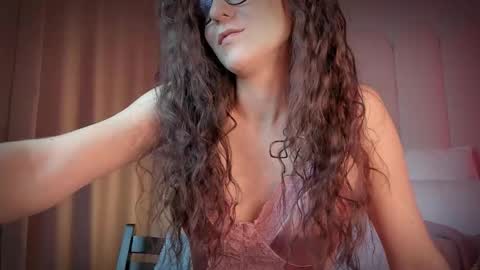 Snapshot of mira_kraviz chatting on November 20, 2025, 6:18 pm Mira online show from November 20, 2025, 6:18 pm