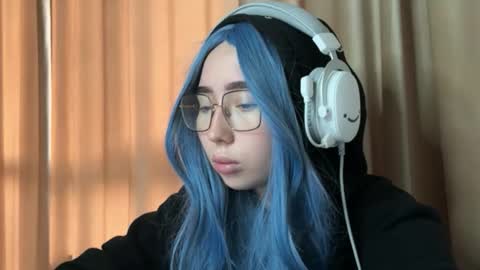 Snapshot of mira_light_ chatting on September 27, 2025, 1:10 am mira_light_ online show from September 27, 2025, 1:10 am