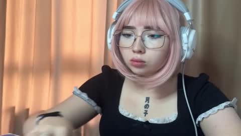 Snapshot of mira_light_ chatting on September 29, 2025, 1:11 am mira_light_ online show from September 29, 2025, 1:11 am