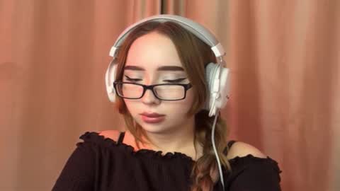 Snapshot of mira_light_ chatting on September 30, 2025, 3:17 pm mira_light_ online show from September 30, 2025, 3:17 pm