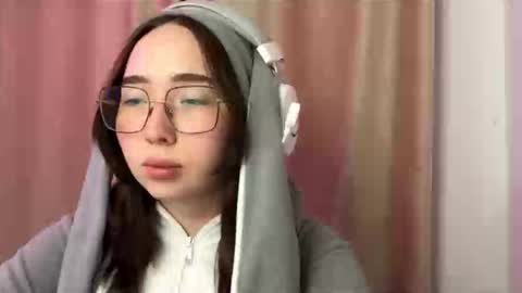 Snapshot of mira_light_ chatting on October 6, 2025, 3:20 pm mira_light_ online show from October 6, 2025, 3:20 pm