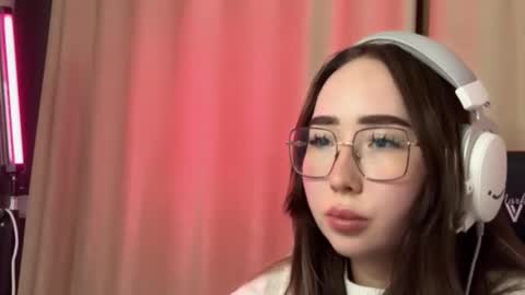 Snapshot of mira_light_ chatting on October 10, 2025, 3:22 pm mira_light_ online show from October 10, 2025, 3:22 pm