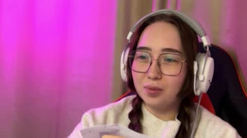 Snapshot of mira_light_ chatting on October 13, 2025, 3:23 pm mira_light_ online show from October 13, 2025, 3:23 pm