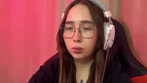 Snapshot of mira_light_ chatting on October 14, 2025, 3:24 pm mira_light_ online show from October 14, 2025, 3:24 pm