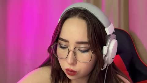 Snapshot of mira_light_ chatting on October 16, 2025, 3:24 pm mira_light_ online show from October 16, 2025, 3:24 pm