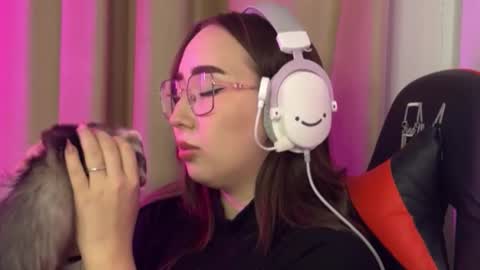 Snapshot of mira_light_ chatting on October 17, 2025, 3:47 pm mira_light_ online show from October 17, 2025, 3:47 pm