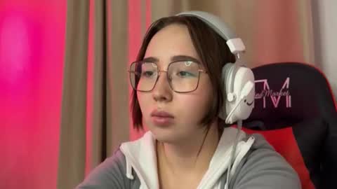 Snapshot of mira_light_ chatting on October 20, 2025, 3:12 pm mira_light_ online show from October 20, 2025, 3:12 pm