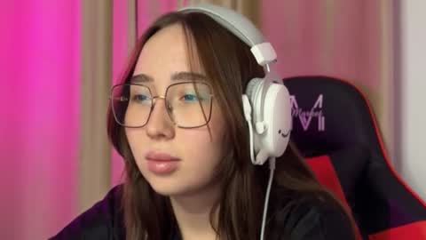 Snapshot of mira_light_ chatting on October 21, 2025, 3:13 pm mira_light_ online show from October 21, 2025, 3:13 pm