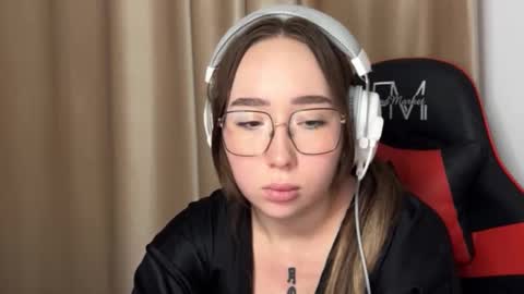 Snapshot of mira_light_ chatting on October 23, 2025, 3:33 pm mira_light_ online show from October 23, 2025, 3:33 pm