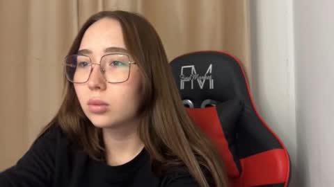 Snapshot of mira_light_ chatting on October 24, 2025, 3:19 pm mira_light_ online show from October 24, 2025, 3:19 pm