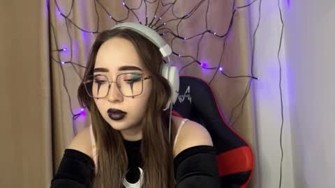 Snapshot of mira_light_ chatting on October 28, 2025, 3:25 pm mira_light_ online show from October 28, 2025, 3:25 pm