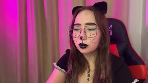 Snapshot of mira_light_ chatting on October 31, 2025, 3:13 pm mira_light_ online show from October 31, 2025, 3:13 pm