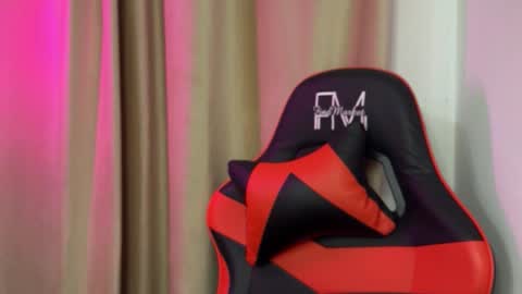 Snapshot of mira_light_ chatting on November 4, 2025, 4:06 pm mira_light_ online show from November 4, 2025, 4:06 pm