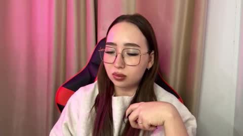 Snapshot of mira_light_ chatting on November 6, 2025, 5:58 pm mira_light_ online show from November 6, 2025, 5:58 pm