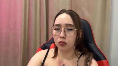 Snapshot of mira_light_ chatting on November 7, 2025, 5:57 pm mira_light_ online show from November 7, 2025, 5:57 pm