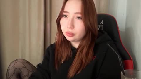 Snapshot of mira_light_ chatting on November 18, 2025, 6:23 pm mira_light_ online show from November 18, 2025, 6:23 pm