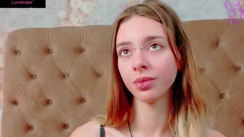 mira_lynxx online show from October 30, 2025, 3:52 am