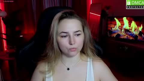 Snapshot of mira_mermayd chatting on May 13, 2026, 8:12 am Mira online show from May 13, 2026, 8:12 am