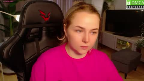 Snapshot of mira_mermayd chatting on May 17, 2026, 1:03 am Mira online show from May 17, 2026, 1:03 am