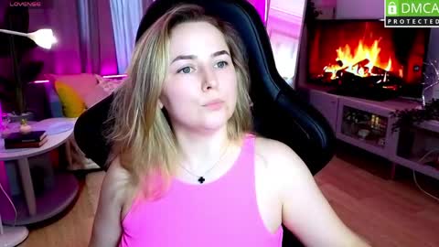 Snapshot of mira_mermayd chatting on June 3, 2026, 9:23 am Mira online show from June 3, 2026, 9:23 am