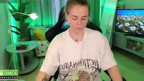 Snapshot of mira_mermayd chatting on June 14, 2026, 2:24 am Mira online show from June 14, 2026, 2:24 am
